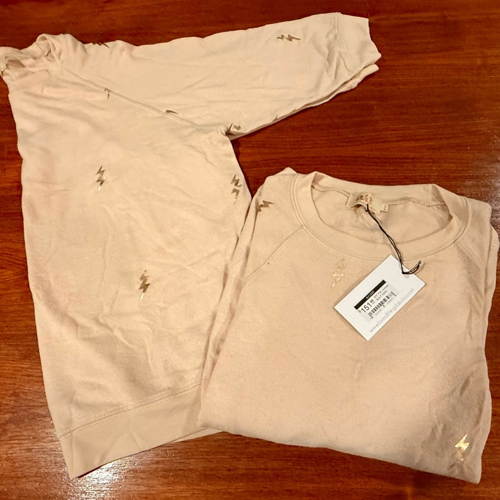 NWOT 3/4 sleeve oatmeal Sweatshirt with Lightning Bolt Design